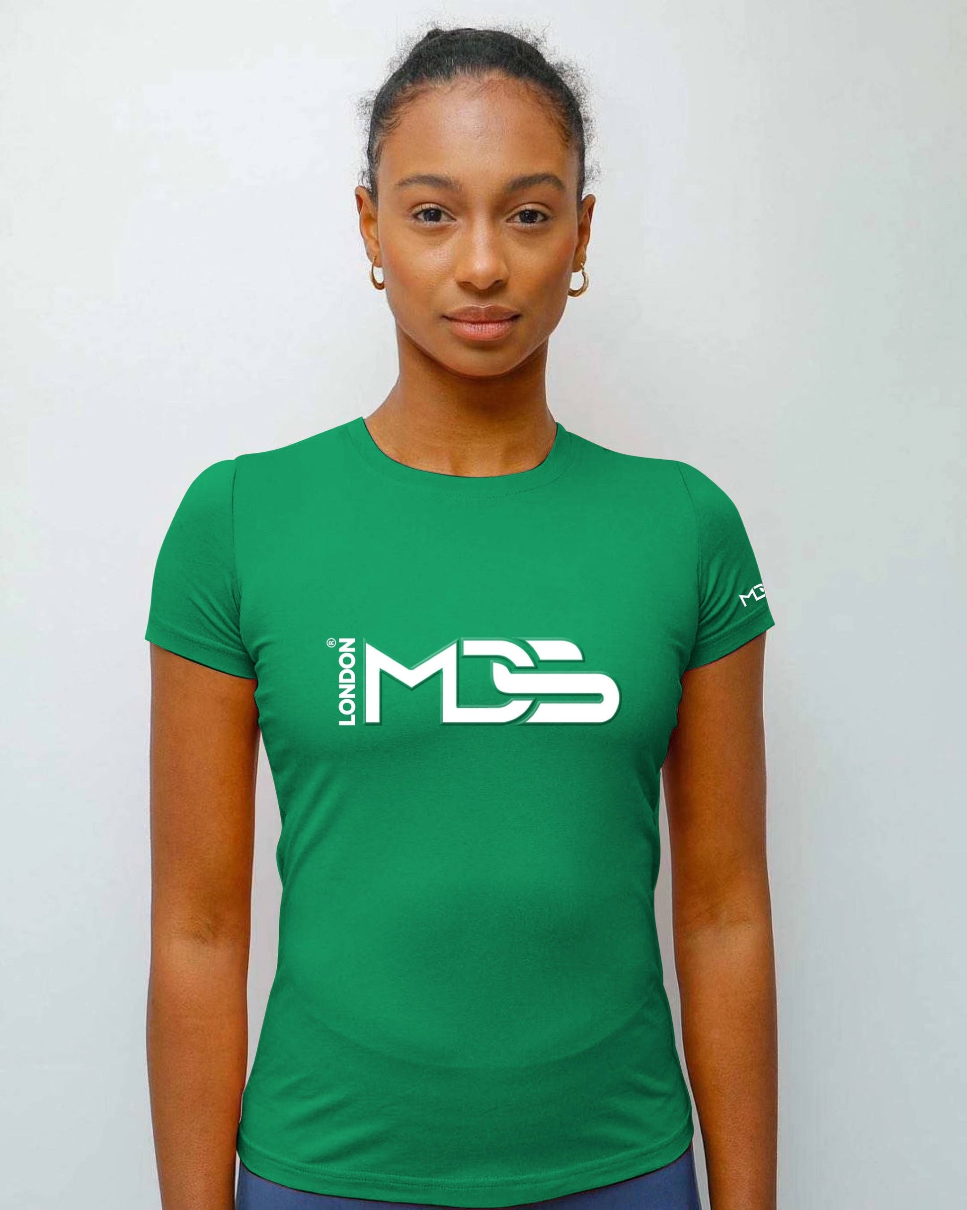 T-shirt 3D para Mulheres da MDS em verde com logo branco, estilo moderno e confortável.