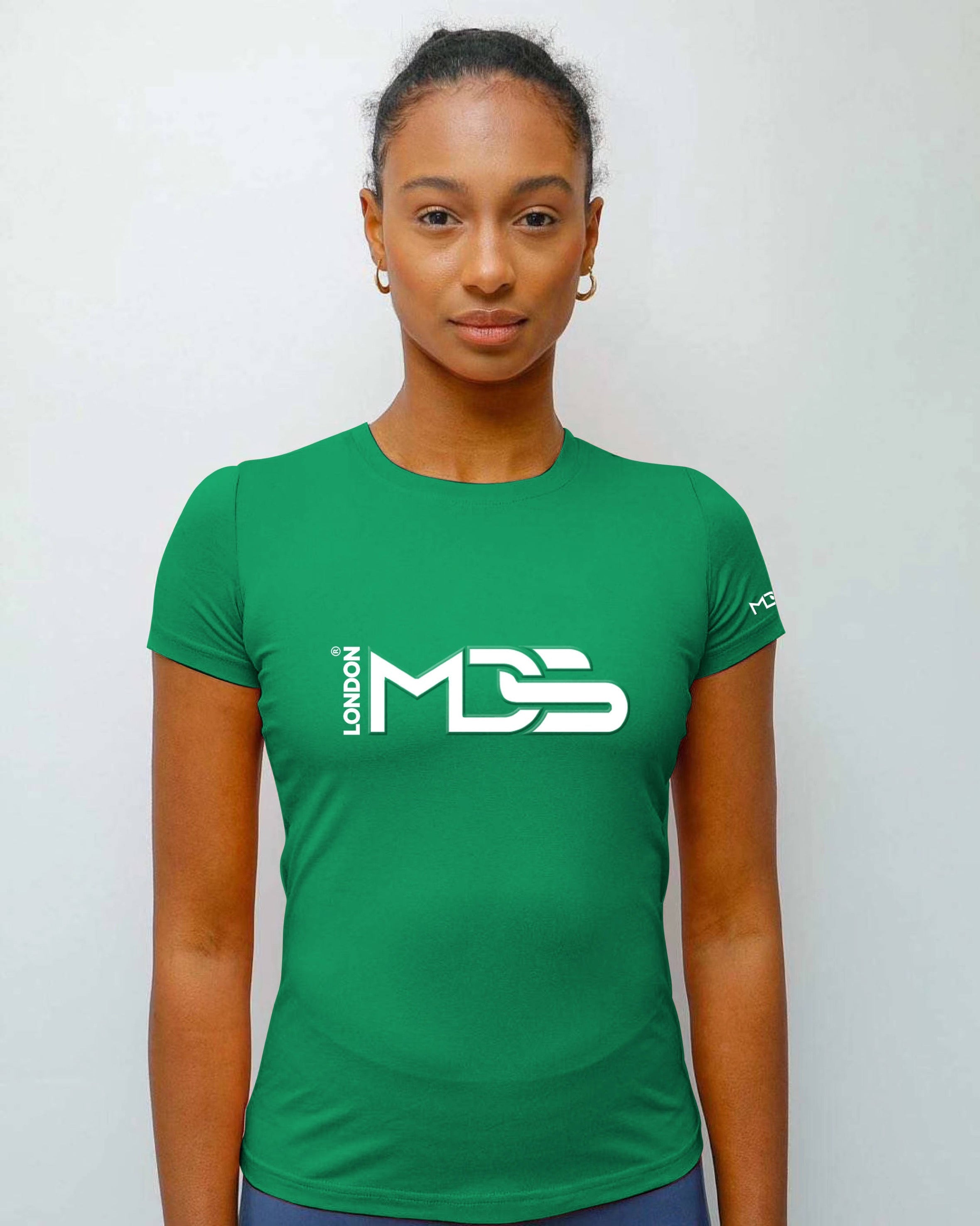 T-shirt 3D para Mulheres da MDS em verde com logo branco, estilo moderno e confortável.